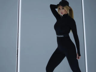 Photo of PlayfullBella-hot