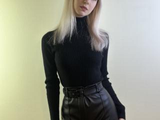 Watch  SophieCaver live on XLoveCam