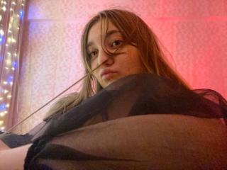 DejaFrayer - Live sex cams model