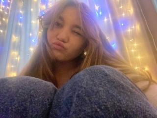 DejaFrayer - Live sex cams model