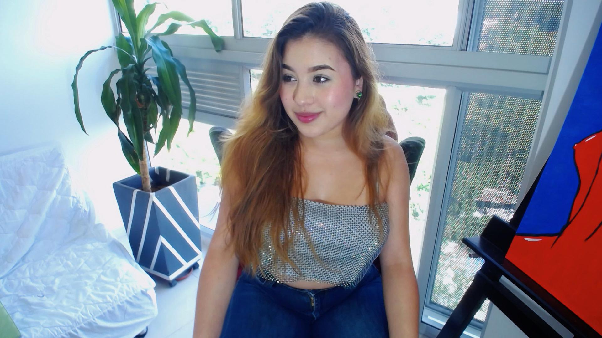 webcam model IdaliaRoyale from XloveCam webcam model IdaliaRoyale from XloveCam