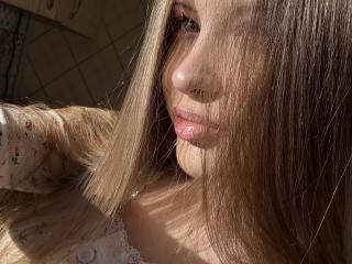 JoelleCanal - Live sex cams model