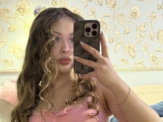 JoelleCanal - Live sex cams model