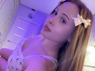 JoelleCanal - Live sex cams model