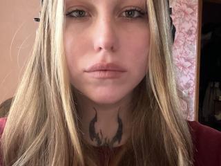 Watch MelinaBoye Live on XLoveCam