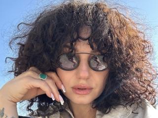 Watch TaniaBlessed Live on XLoveCam