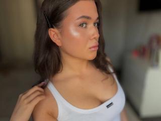 Watch BerryZegarelli Live on XLoveCam