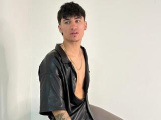 Watch  TheBossCrown live on XLoveCam