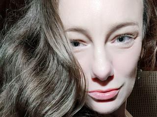 Watch  JulieSqualor live on XLoveCam