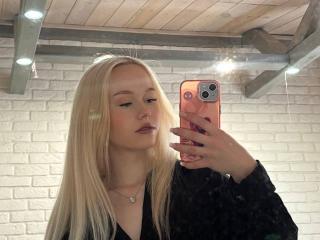 Watch LacreshaZank Live on XLoveCam