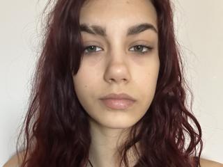 Watch  AuroraElly live on XLoveCam