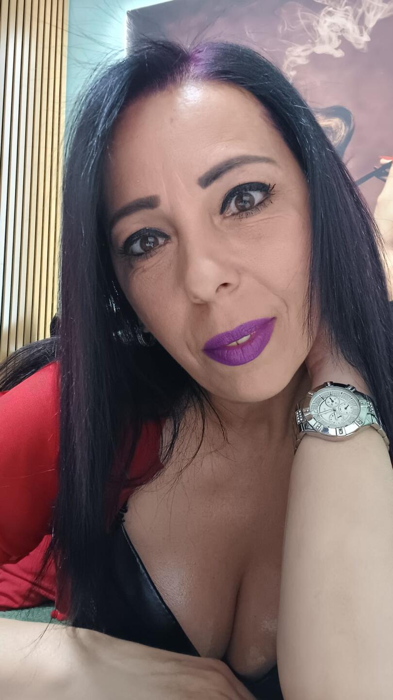 webcam model LauraSin from XloveCam webcam model LauraSin from XloveCam