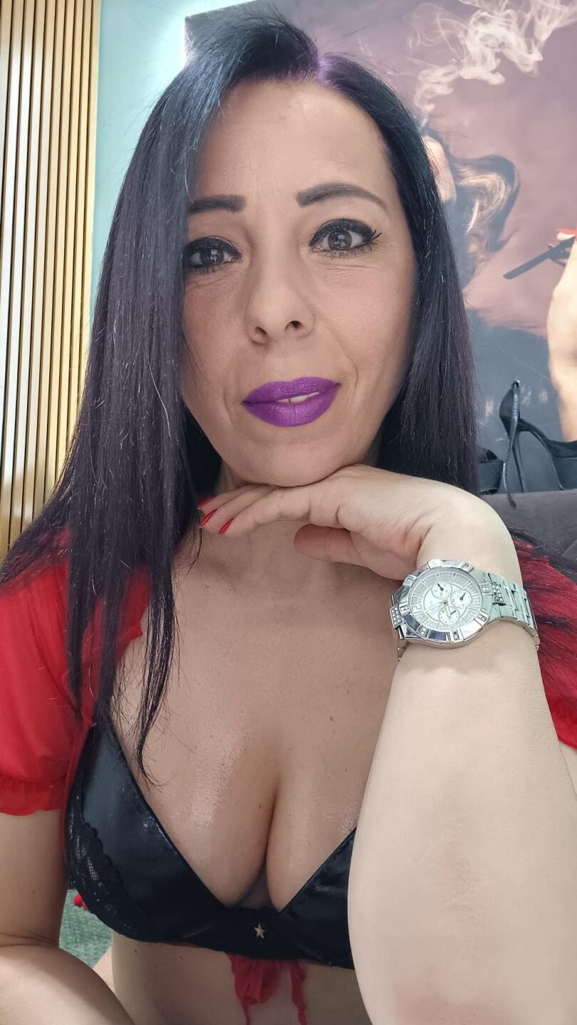 webcam model LauraSin from XloveCam webcam model LauraSin from XloveCam