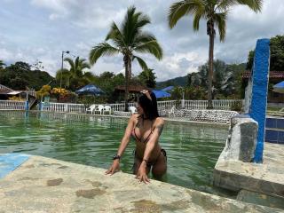 Watch AmaraDeluxe Live on XLoveCam