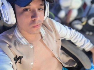 Watch  LukaForge live on XLoveCam