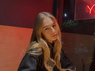 Watch NenitaTraino Live on XLoveCam