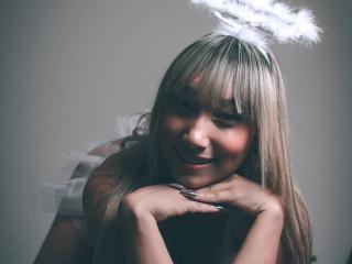 Watch EvaGreeny Live on XLoveCam