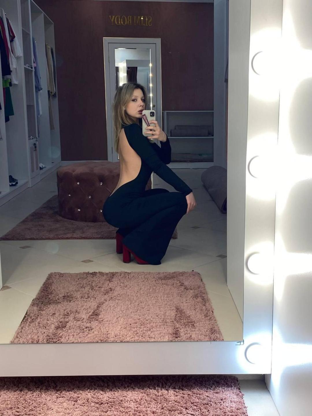 webcam model MerrieHamad from XloveCam webcam model MerrieHamad from XloveCam