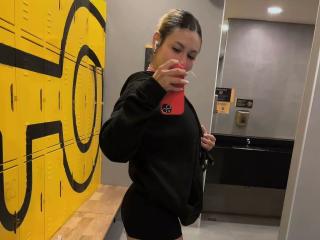 EmilyRobertts Seins Liveshow - Photo 11/21