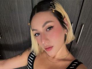 EmilyRobertts Seins Liveshow - Photo 7/21