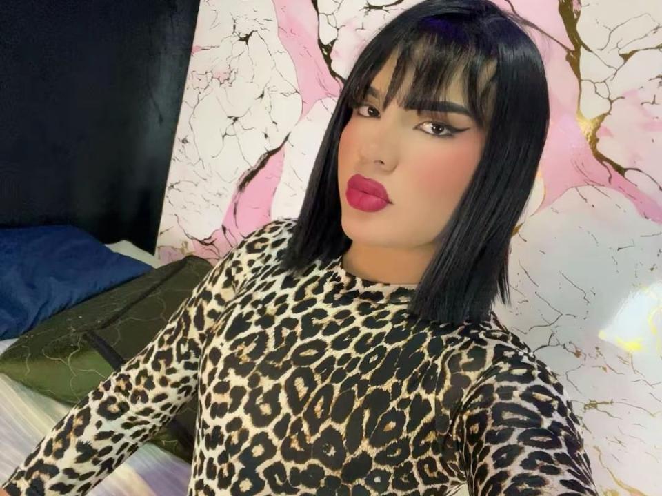 GlossyyBratz — live cam photo 2