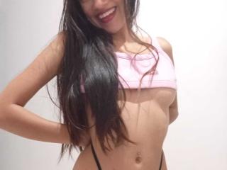 KiriamGomez Seins Show XXX en Direct - Photo 9/21