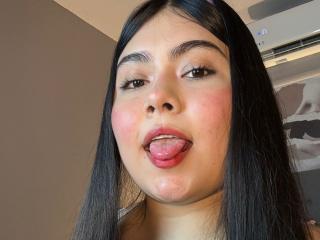 Watch AriianaMills Live on XLoveCam