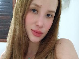 Watch  CamilLexxy live on XLoveCam
