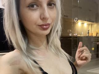 DouceAmelia Amateur Live Cam - Photo 11/21