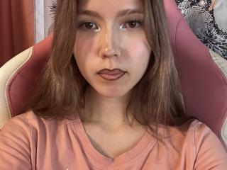 Watch  AprylVanochten live on XLoveCam