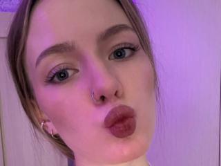 Watch AlbertinaOberer Live on XLoveCam
