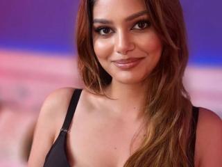 Watch OpalAzerah Live on XLoveCam