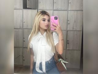 SabrinaColle Blowjob XXX Cams - Photo 11/21