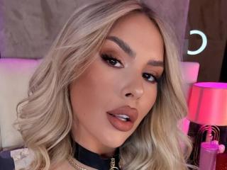 SelenaVoss Blowjob XXX Cams - Photo 6/21