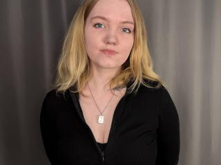 Watch  LanetteBerdecia live on XLoveCam
