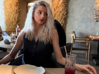 Watch RoseComstock Live on XLoveCam