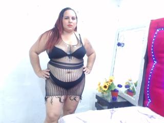 Watch EmmaKings Live on XLoveCam