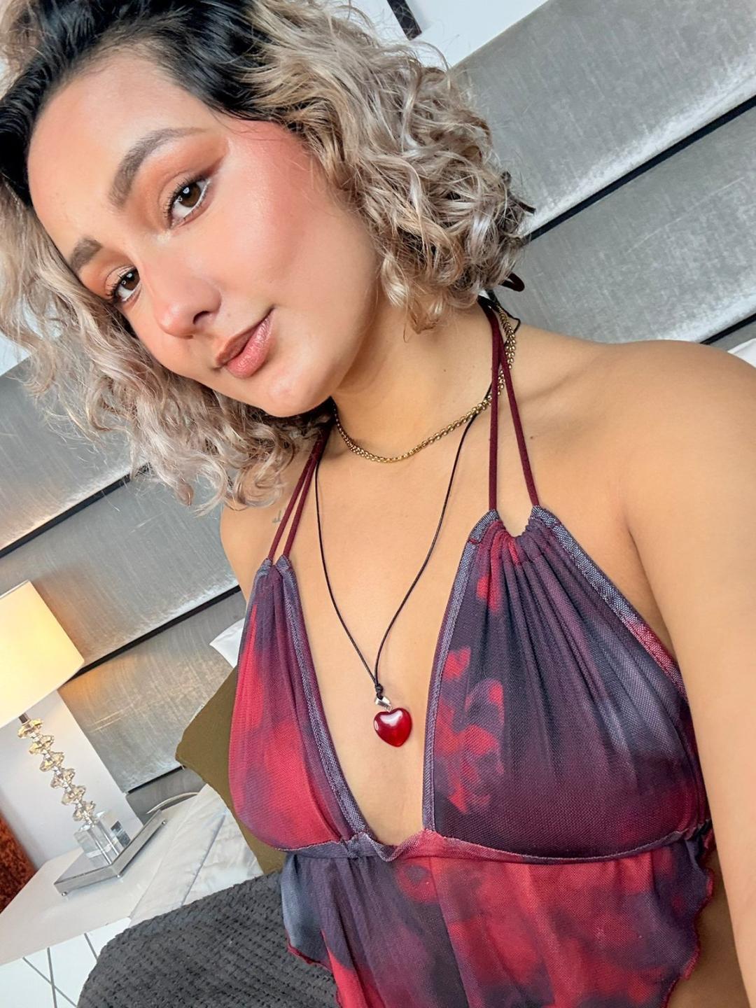 webcam model ElenaSaenz from XloveCam webcam model ElenaSaenz from XloveCam