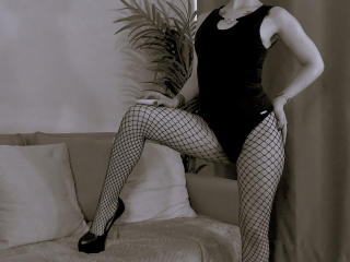 SarahLuna Blowjob XXX Cams - Photo 15/21