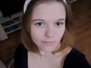 Watch MelinaKuliga Live on XLoveCam