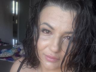 Watch YnnaYub69 Live on XLoveCam