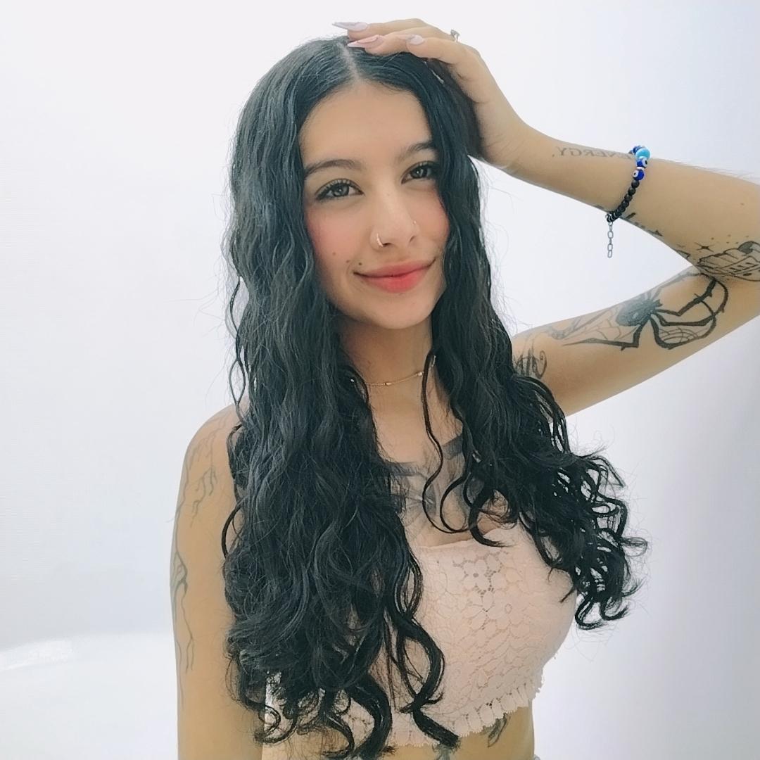 webcam model CarlaCorinas from XloveCam webcam model CarlaCorinas from XloveCam
