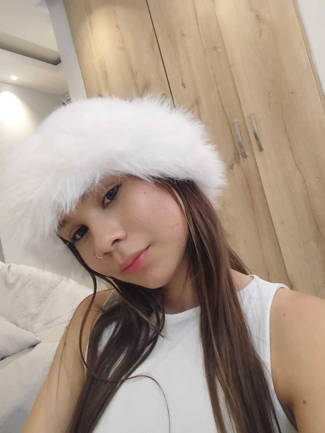 webcam model AnneVelour from XloveCam webcam model AnneVelour from XloveCam
