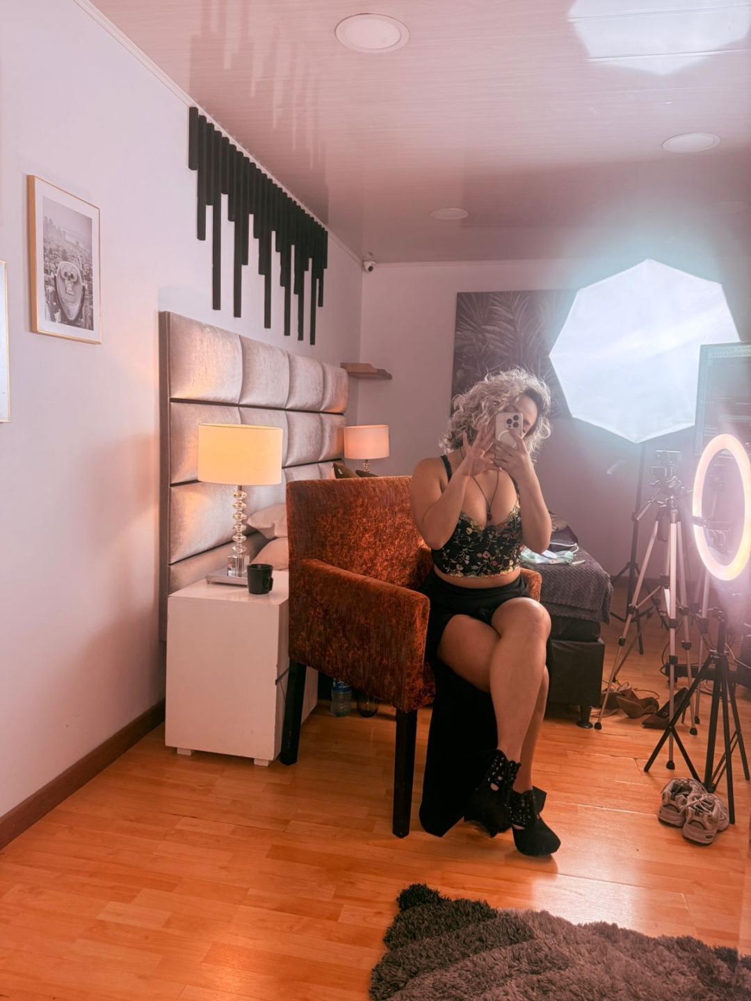 webcam model ElenaSaenz from XloveCam webcam model ElenaSaenz from XloveCam