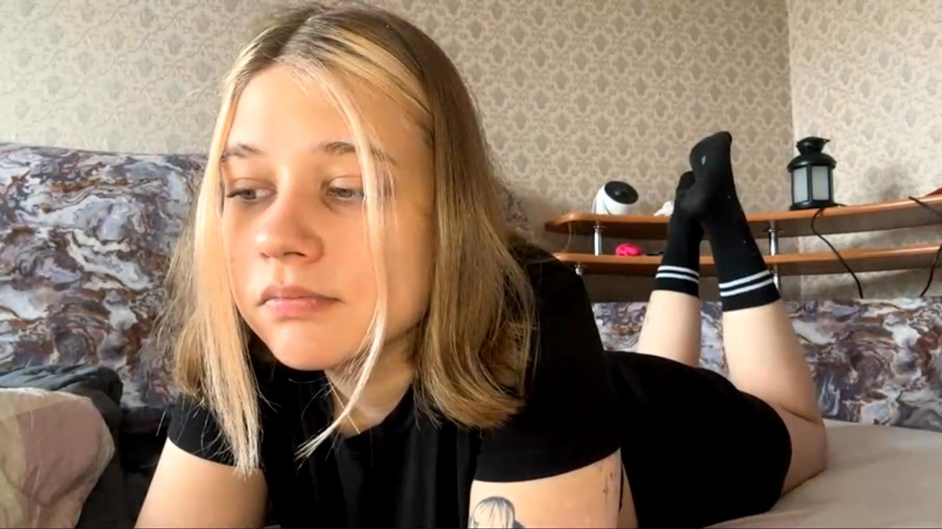 webcam model LinetteSavel from XloveCam webcam model LinetteSavel from XloveCam
