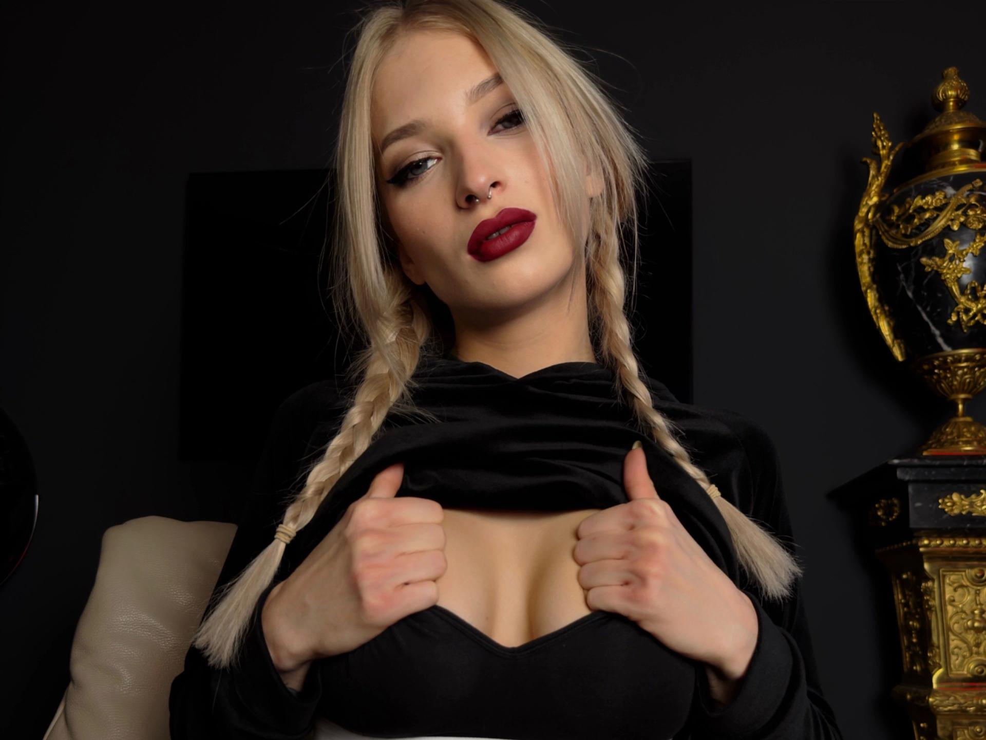 webcam model FairyFox-hot from XloveCam webcam model FairyFox-hot from XloveCam