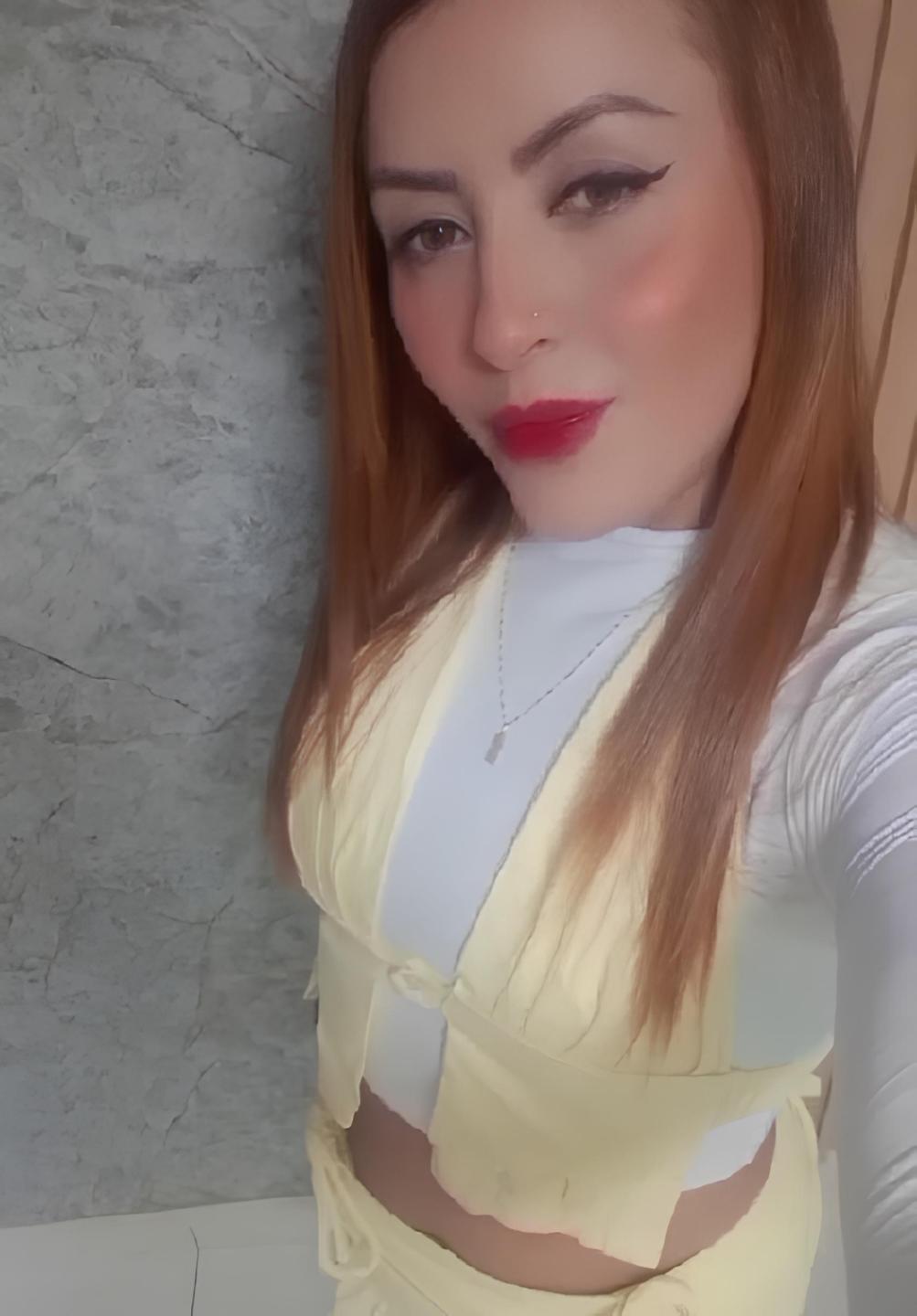 webcam model WifeNicole from XloveCam webcam model WifeNicole from XloveCam