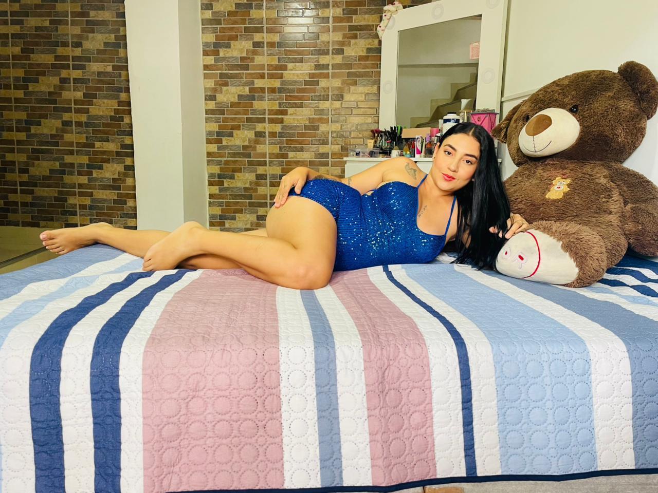 webcam model ScarlettRosa from XloveCam webcam model ScarlettRosa from XloveCam