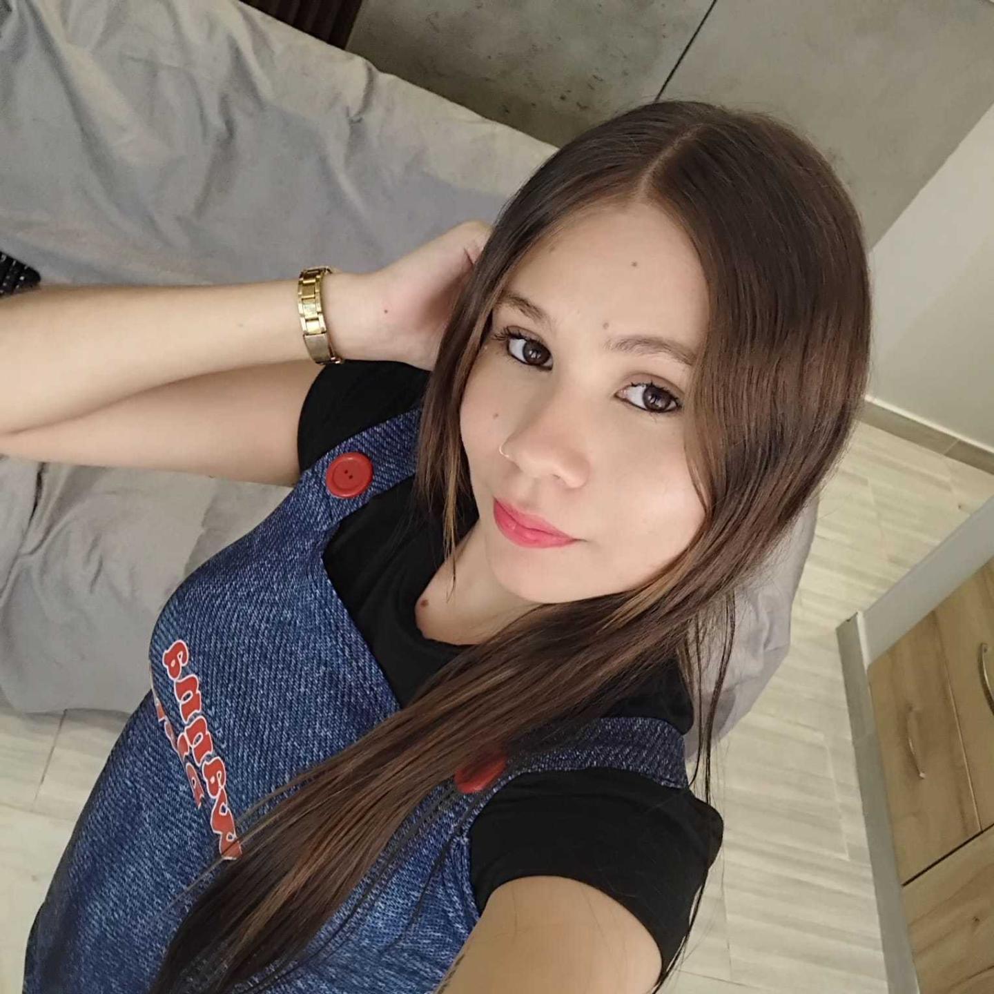 webcam model AnneVelour from XloveCam webcam model AnneVelour from XloveCam