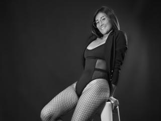 SharissWilliam Blowjob XXX Cams - Photo 18/21